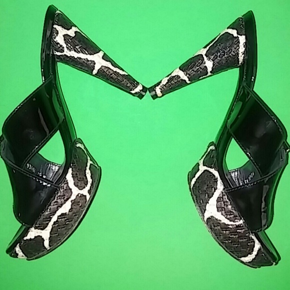 Stuart Weitzman Shoes - Stuart weitzman Black Heels Shoes